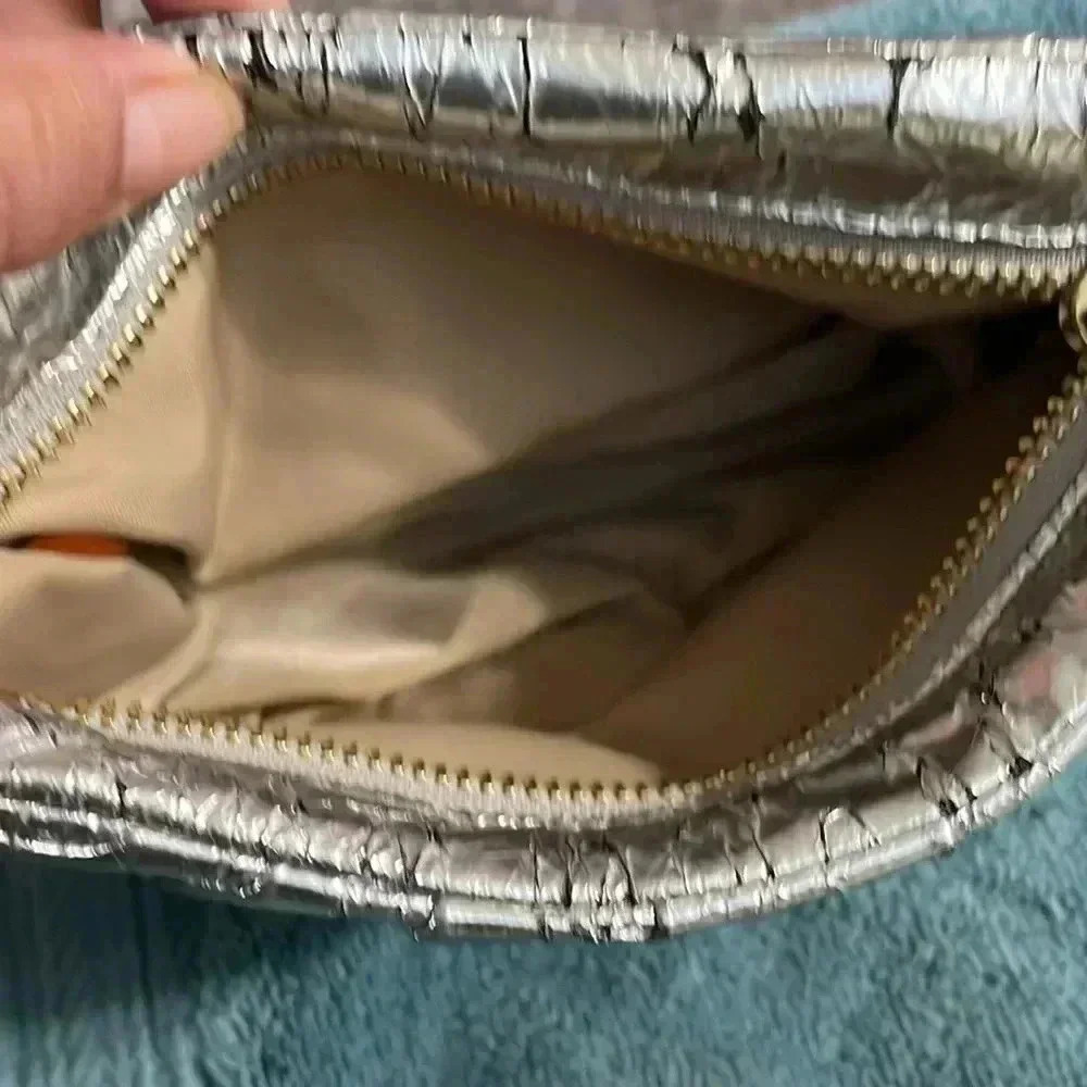 Tory Burch metallic cross bag - Picture 8 of 14